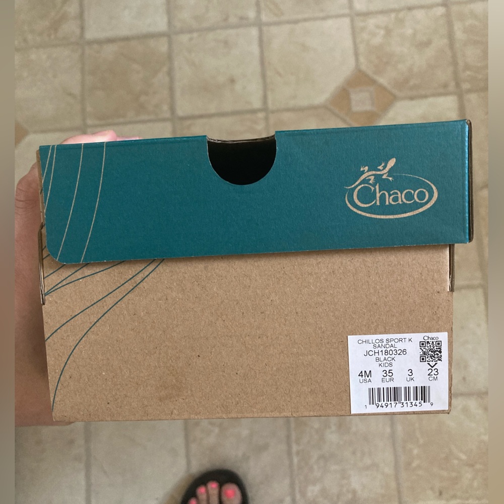 Like New!! 😎 Youth Chacos Chillo Sport Sandal Black 4 Retail $44 - Picture 8 of 10